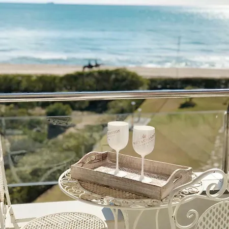 Beach 1st Line Apartment Gava